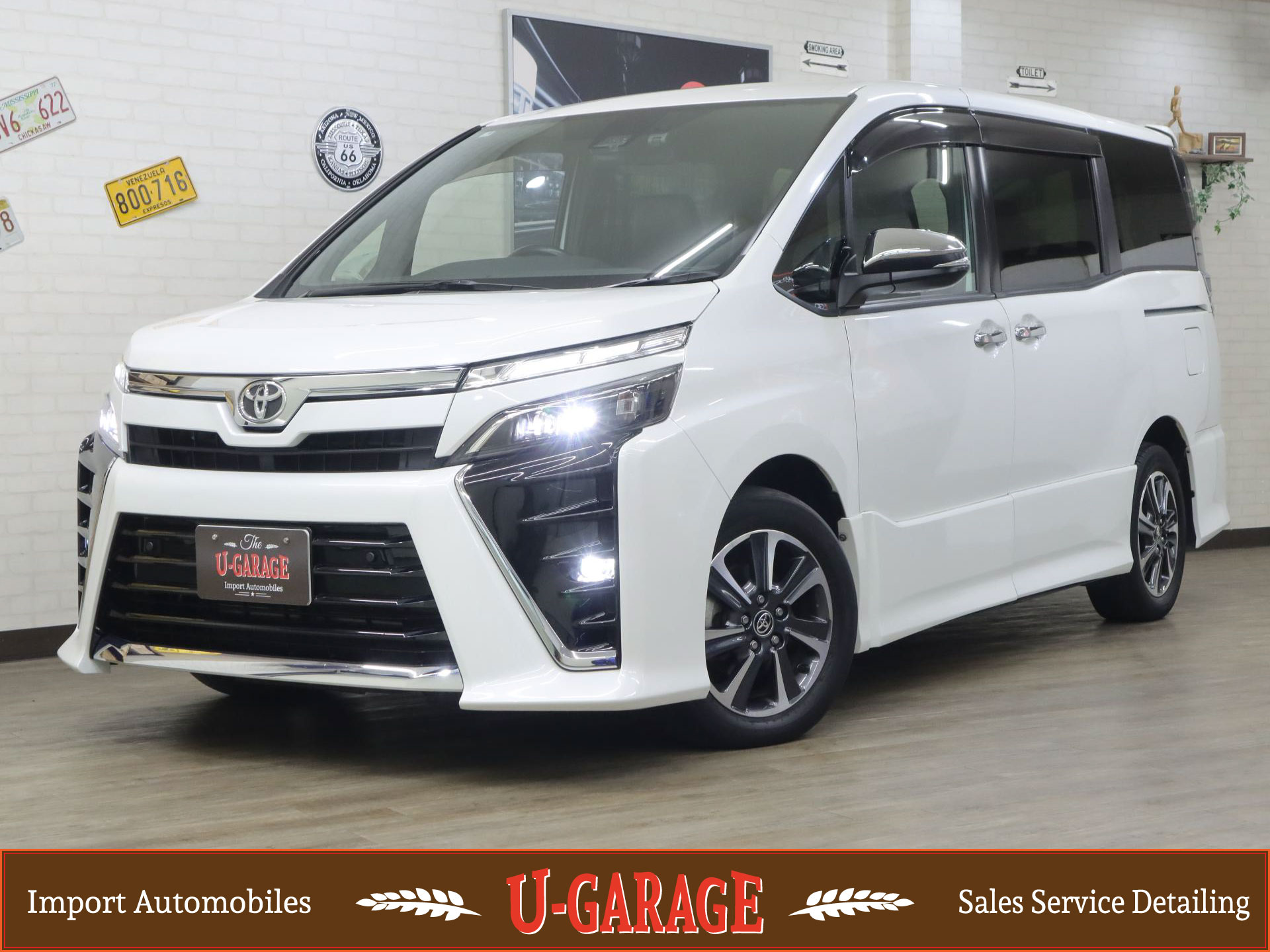 TOYOTA VOXY ZS Kirameki-III, 9inch Navi., 12inch rear monitor, Dual power sliding doors, DVR, 33,700miles, Pearl white, 2021y